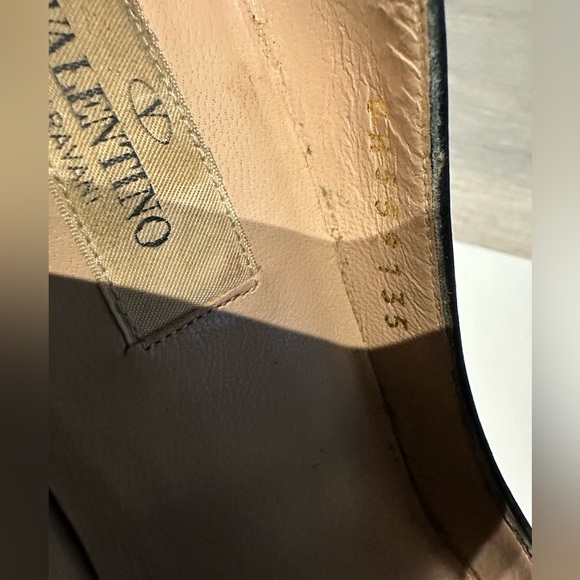 Valentino Garavino Black rockstud pump size 35. used, excellent condition - Picture 11 of 16